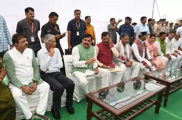 प्रधानमंत्री मोदी के भोपाल आगमन के लिए जारी तैयारियों का मुख्यमंत्री डॉ. यादव ने किया निरीक्षण प्रधानमंत्री मोदी के भोपाल आगमन के लिए जारी तैयारियों का मुख्यमंत्री डॉ. यादव ने किया निरीक्षण