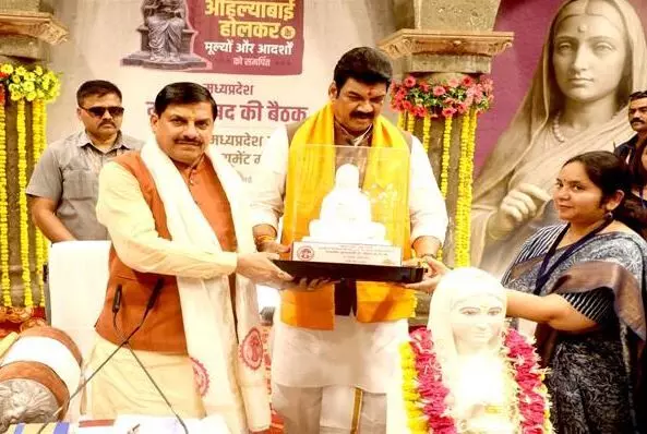 मुख्यमंत्री डॉ. यादव का गेहूँ के रिकार्ड उपार्जन पर खाद्य मंत्री ने किया अभिनंदन मुख्यमंत्री डॉ. यादव का गेहूँ के रिकार्ड उपार्जन पर खाद्य मंत्री ने किया अभिनंदन