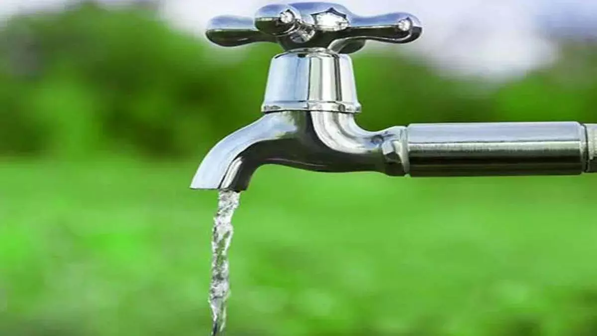 हिंगोली में 8 दिनों से जलापूर्ति बंद, बिजली के पोल टूटने से गहराया संकट हिंगोली में 8 दिनों से जलापूर्ति बंद, बिजली के पोल टूटने से गहराया संकट