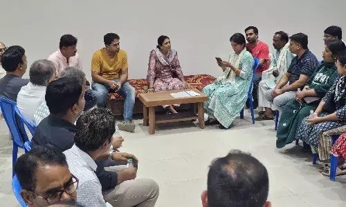 डिप्टी सीएम ने पीड़ित डॉक्टर की पत्नी से की बात, कहा-न्याय होगा डिप्टी सीएम ने पीड़ित डॉक्टर की पत्नी से की बात, कहा-न्याय होगा