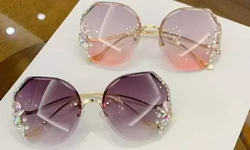 गर्मियों में आंखों को बचाने के साथ ये सनग्लासेस देंगे स्टाइलिश लुक, इनमें से चुनें अपना फेवरेट