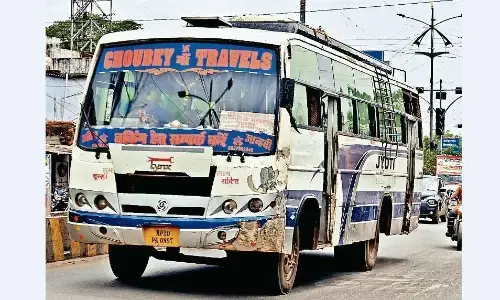 कागजों पर फिटनेस तो बाकी सब कुछ फिट, हादसों के बावजूद सबक नहीं, धड़ल्ले से दौड़ रहीं खटारा बसें