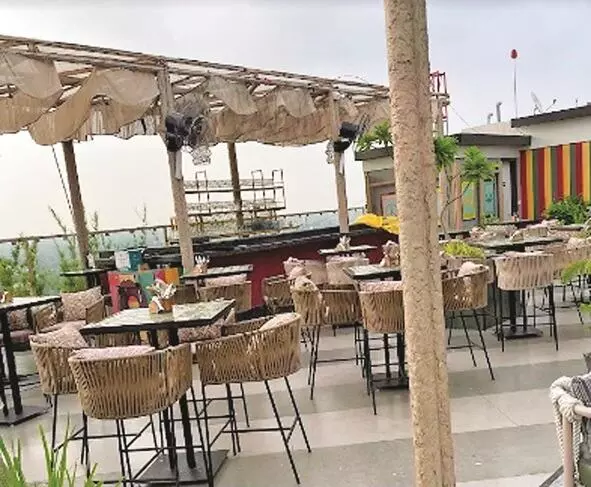 नागपुर में रूफटाप पर बिना अनुमति चला रहे हैं हुक्का पार्लर