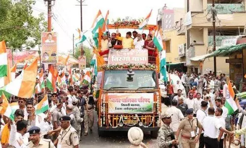 सिवनी मालवा में भारत के वीर सैनिकों के सम्मान में निकली तिरंगा यात्रा