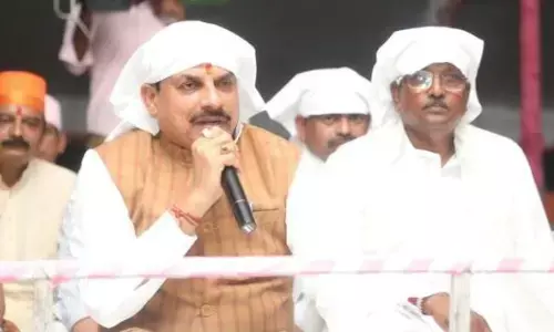 नशे की रोकथाम के लिए उज्जैन सहित प्रदेश के 18 धार्मिक नगरों में शराब बंदी की गई-मुख्यमंत्री डॉ. मोहन यादव, सीएम बाबा जय गुरुदेव आश्रम में सत्संग में हुए शामिल