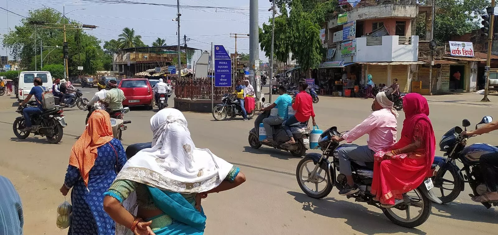 बंद पड़े सिग्नल यातायात में बड़ी बाधा, शहर की अराजक व्यवस्था को लेकर नगरपालिका व यातायात बने उदासीन बंद पड़े सिग्नल यातायात में बड़ी बाधा, शहर की अराजक व्यवस्था को लेकर नगरपालिका व यातायात बने उदासीन
