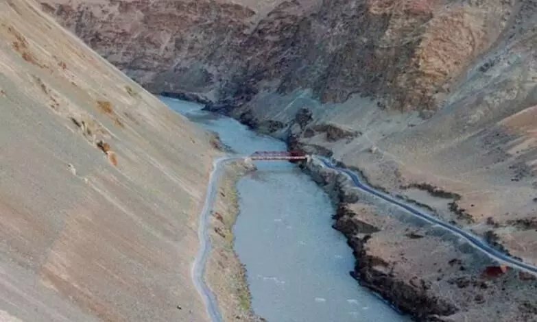 सिंधु जल संधि स्थगित होने के बाद घुटने पर आया पाक, सांसद सैयद अली जफर ने कहा - हम भूखे मर जाएंगे, ये वॉटर बम है सिंधु जल संधि स्थगित होने के बाद घुटने पर आया पाक, सांसद सैयद अली जफर ने कहा - हम भूखे मर जाएंगे, ये वॉटर बम है