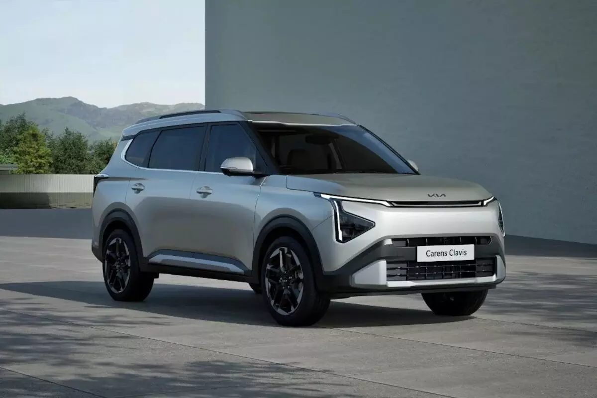 2025 Kia Carens Clavis भारत में 11.49 लाख रुपए की शुरुआती कीमत में हुई लॉन्च, जानिए इसकी खूबियां 2025 Kia Carens Clavis भारत में 11.49 लाख रुपए की शुरुआती कीमत में हुई लॉन्च, जानिए इसकी खूबियां