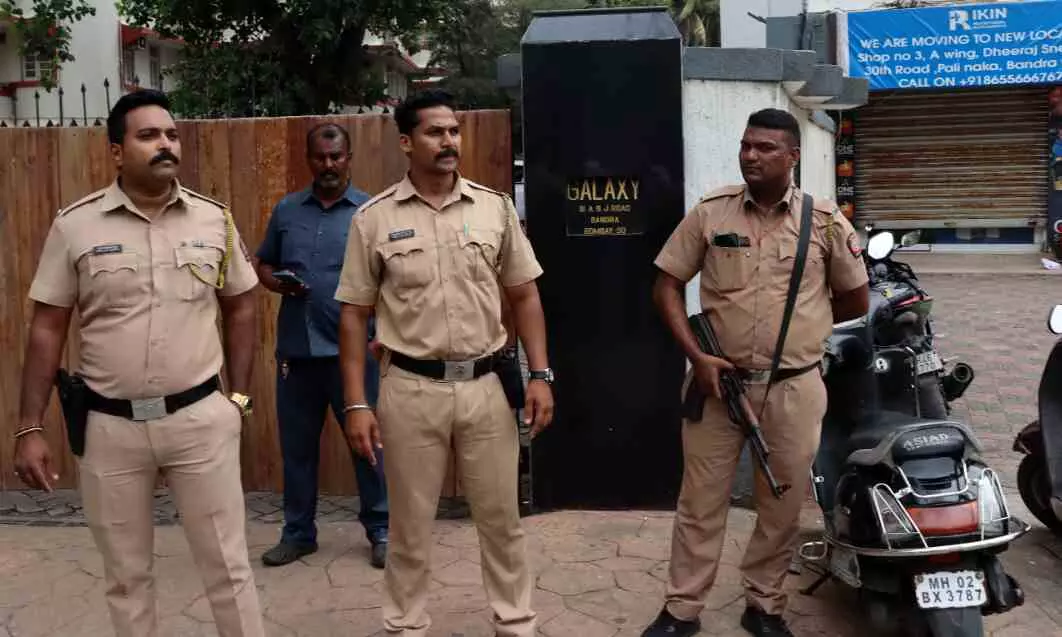 सलमान की सुरक्षा बढ़ी, गैलेक्सी अपार्टमेंट में पहचान के बाद मिलेगा प्रवेश सलमान की सुरक्षा बढ़ी, गैलेक्सी अपार्टमेंट में पहचान के बाद मिलेगा प्रवेश