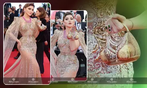 कान्स के रेड कार्पेट पर ब्रा बैग लेकर पहुंची उर्वशी रौतेला, तस्वीरें हो रही वायरल फैंस बोले- कुछ भी कहो लड़की है तो ब्यूटीफुल कान्स के रेड कार्पेट पर ब्रा बैग लेकर पहुंची उर्वशी रौतेला, तस्वीरें हो रही वायरल फैंस बोले- कुछ भी कहो लड़की है तो ब्यूटीफुल