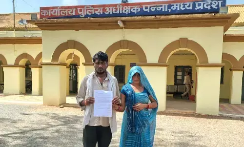 दहेज के कारण बेटी की शादी टूटने के बाद एसपी से मिला पीडित परिवार दहेज के कारण बेटी की शादी टूटने के बाद एसपी से मिला पीडित परिवार