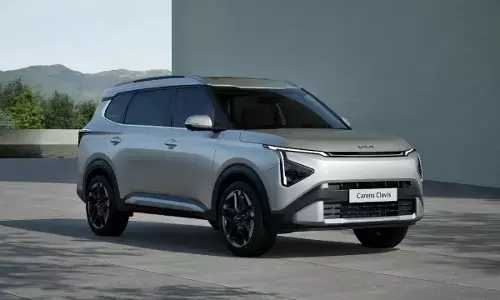 2025 Kia Carens Clavis भारत में 11.49 लाख रुपए की शुरुआती कीमत में हुई लॉन्च, जानिए इसकी खूबियां