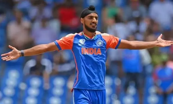 टेस्ट टीम में एंट्री मिलने के साथ ही कॉन्ट्रोवर्सी में फंसे अर्शदीप, सोशल मीडिया पर लीक हुई अनजान लड़की के साथ चैट टेस्ट टीम में एंट्री मिलने के साथ ही कॉन्ट्रोवर्सी में फंसे अर्शदीप, सोशल मीडिया पर लीक हुई अनजान लड़की के साथ चैट