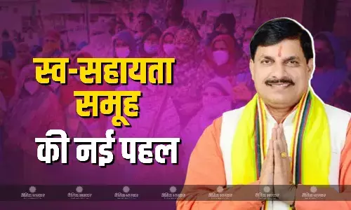 SHG की महिलाओं ने की कोविड से लड़ने की तैयारी तेज, बड़ी संख्या में बनाए मास्क-सेनेटाइजर और साबुन, लोगों को भी किया जागरूक