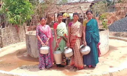 जलसंकट से जूझ रहा गड़चिरोली , तीन कि.मी.से ढोकर लाना पड़ रहा पानी