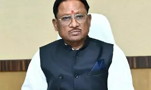 नीति आयोग की बैठक में दिखी आत्मीयता: जब प्रधानमंत्री नरेंद्र मोदी ने मुख्यमंत्री विष्णुदेव साय का थामा हाथ और कहा – छत्तीसगढ़ की बात अभी बाकी है