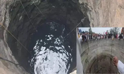 कुएं में गिरी हुई बाइक निकालते समय डूबने से 2 युवकों की गई जान कुएं में गिरी हुई बाइक निकालते समय डूबने से 2 युवकों की गई जान