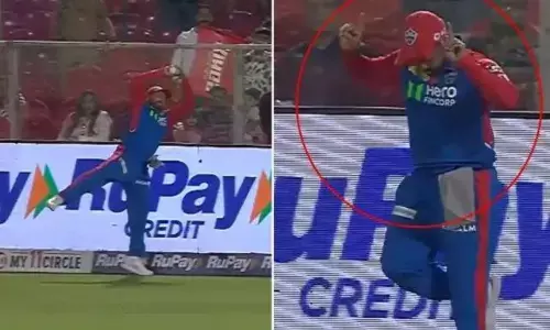 6 से सिंगल तक! करुण नायर ने की शानदार फील्डिंग, बचा लिए 6 रन, इंटरनेट पर वायर हुआ वीडियो 6 से सिंगल तक! करुण नायर ने की शानदार फील्डिंग, बचा लिए 6 रन, इंटरनेट पर वायर हुआ वीडियो