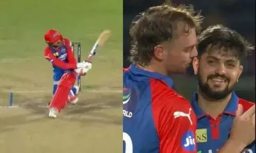 रिजवी ने छक्का जड़ टीम की झोली में डाली जीत, शॉट देख लोगों को आई माही की याद, समीर ने DC के लिए निभाया एक अच्छे फिनिशर का रोल रिजवी ने छक्का जड़ टीम की झोली में डाली जीत, शॉट देख लोगों को आई माही की याद, समीर ने DC के लिए निभाया एक अच्छे फिनिशर का रोल