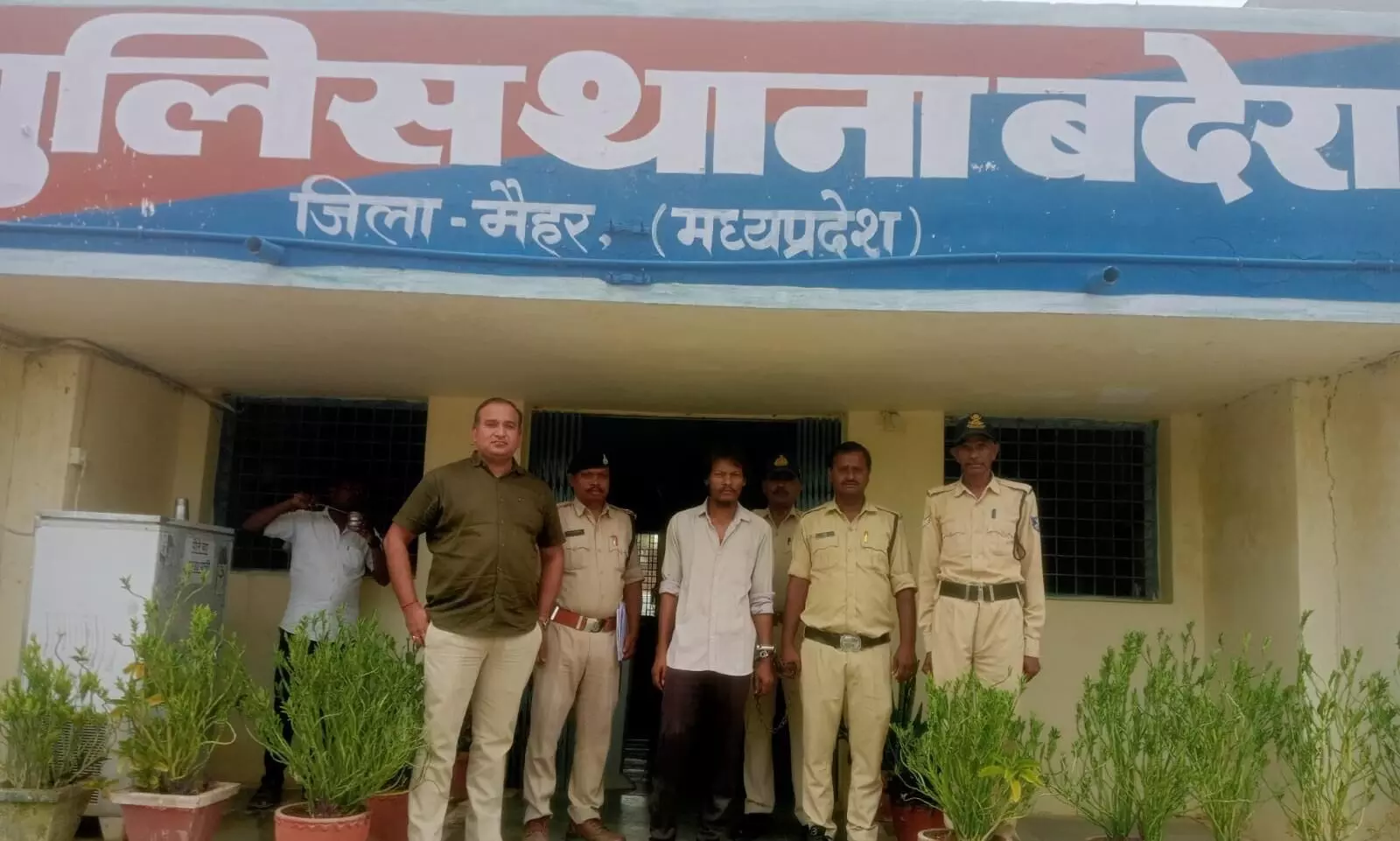 महिला मित्र के लिए चाचा ने ली भतीजे की जान, चार घंटे में पुलिस ने आरोपी को किया गिरफ्तार महिला मित्र के लिए चाचा ने ली भतीजे की जान, चार घंटे में पुलिस ने आरोपी को किया गिरफ्तार