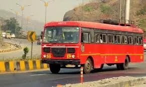 मूसलाधार बारिश में भी एसटी का सफर आसान, 200 से ज्यादा बसों की छत मरम्मत की मूसलाधार बारिश में भी एसटी का सफर आसान, 200 से ज्यादा बसों की छत मरम्मत की
