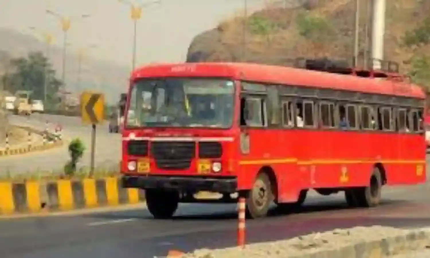 मूसलाधार बारिश में भी एसटी का सफर आसान, 200 से ज्यादा बसों की छत मरम्मत की