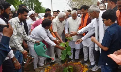 वनों को समाप्त करने का दुष्परिणाम है, जलवायु परिवर्तन- राज्यपाल मंगुभाई पटेल, कहा- वर्तमान समय में मौसम के बदलते स्वरूप के लिए पेड़ लगाना अत्यंत आवश्यक है वनों को समाप्त करने का दुष्परिणाम है, जलवायु परिवर्तन- राज्यपाल मंगुभाई पटेल, कहा- वर्तमान समय में मौसम के बदलते स्वरूप के लिए पेड़ लगाना अत्यंत आवश्यक है