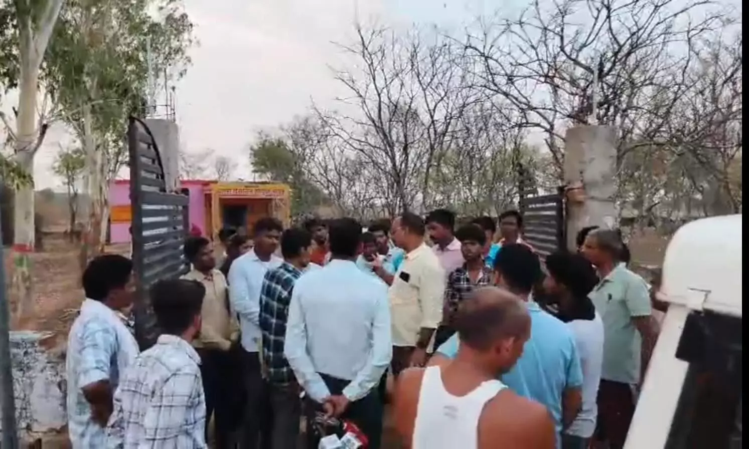 जनपद सीईओ ने हरदुआ रावजू पहुंचकर जानी स्थिति जनपद सीईओ ने हरदुआ रावजू पहुंचकर जानी स्थिति