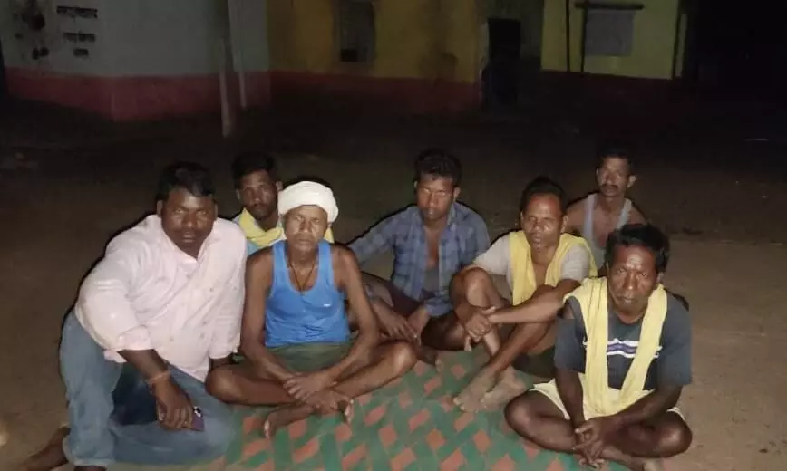 डिंडोरी के बैगा बहुल तांतर में भी सुलग रही विरोध की चिंगारी, बॉक्साइट खदान की जद में आया 70 फीसद आबादी क्षेत्र,आशंकित आदिवासियों ने रूकवाया सर्वे का काम डिंडोरी के बैगा बहुल तांतर में भी सुलग रही विरोध की चिंगारी, बॉक्साइट खदान की जद में आया 70 फीसद आबादी क्षेत्र,आशंकित आदिवासियों ने रूकवाया सर्वे का काम
