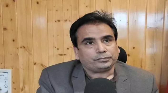 चुनाव आयोग ने जम्मू-कश्मीर को चुनावी प्रक्रिया से बाहर..., NC प्रवक्ता तनवीर सादिक ने उठाए सवाल चुनाव आयोग ने जम्मू-कश्मीर को चुनावी प्रक्रिया से बाहर..., NC प्रवक्ता तनवीर सादिक ने उठाए सवाल