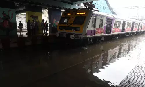 पहली ही बारिश में मुंबई पानी-पानी, केवल 30 प्रतिशत कर्मी पहुंच सके मंत्रालय