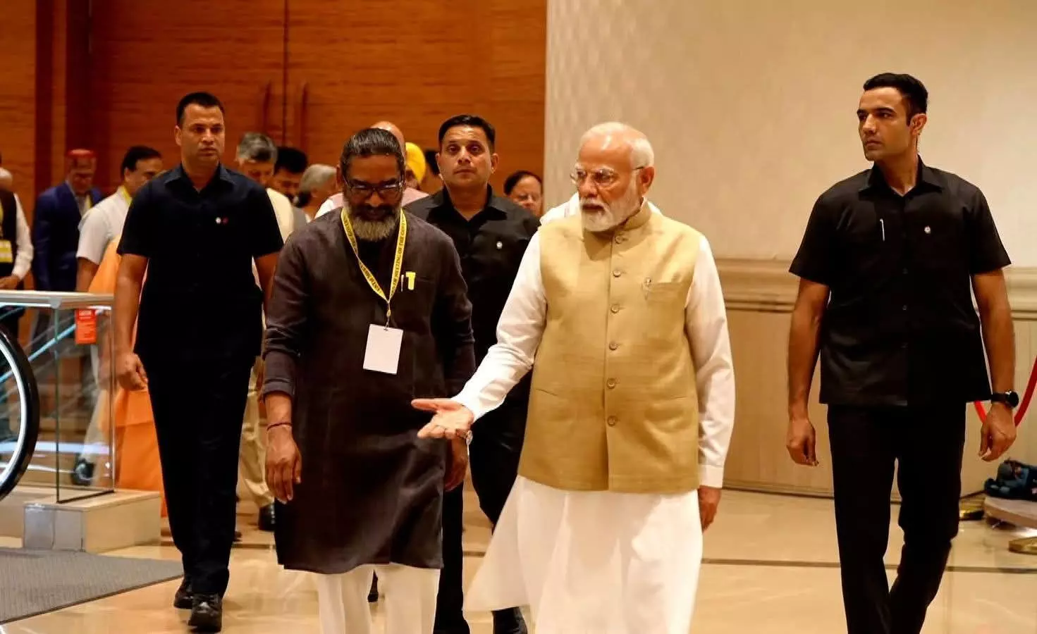 CM हेमंत सोरेन ने नई दिल्ली के भारत मंडपम में PM नरेंद्र मोदी की अध्यक्षता में आयोजित नीति आयोग की 10 वीं गवर्निंग काउंसिल बैठक में हुए शामिल CM हेमंत सोरेन ने नई दिल्ली के भारत मंडपम में PM नरेंद्र मोदी की अध्यक्षता में आयोजित नीति आयोग की 10 वीं गवर्निंग काउंसिल बैठक में हुए शामिल