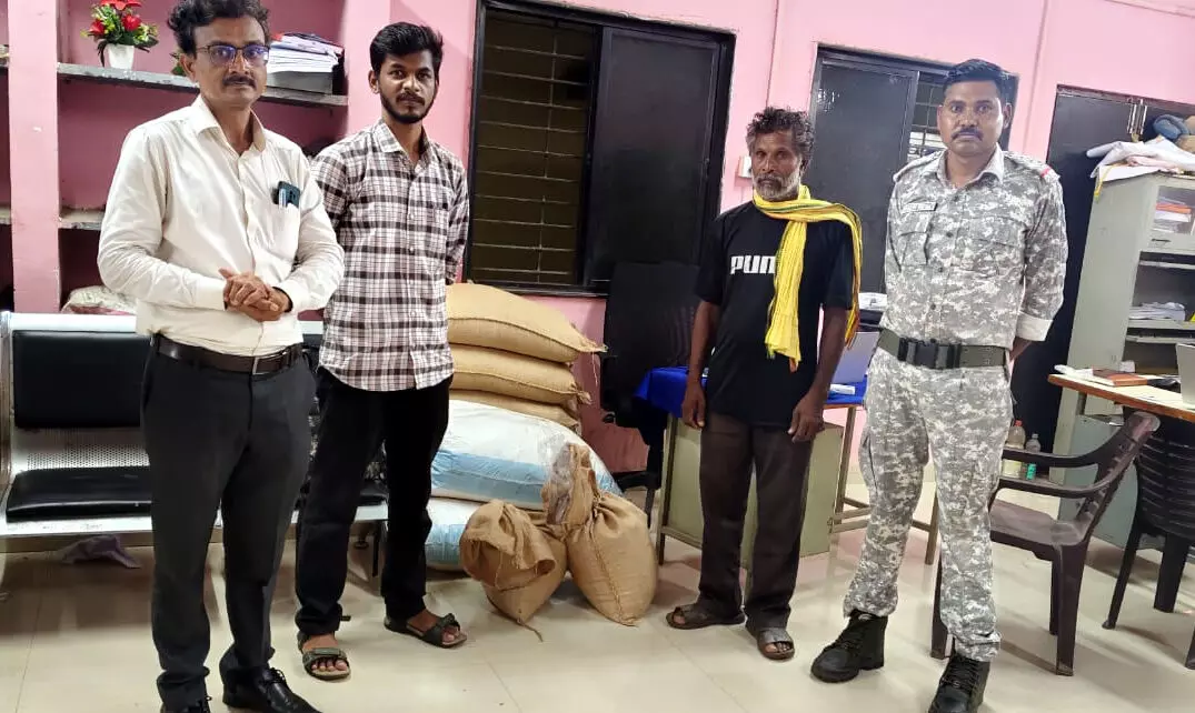 अहेरी में 4.68 लाख रुपए के कपास के नकली बीज जब्त, एक आरोपी गिरफ्तार अहेरी में 4.68 लाख रुपए के कपास के नकली बीज जब्त, एक आरोपी गिरफ्तार