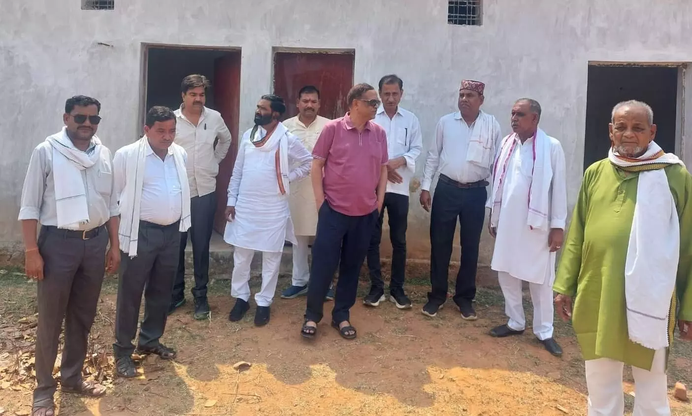 गिरूईखुर्द पहुंचे कांग्रेस जिलाध्यक्ष और पुष्पराजगढ़ विधायक गिरूईखुर्द पहुंचे कांग्रेस जिलाध्यक्ष और पुष्पराजगढ़ विधायक