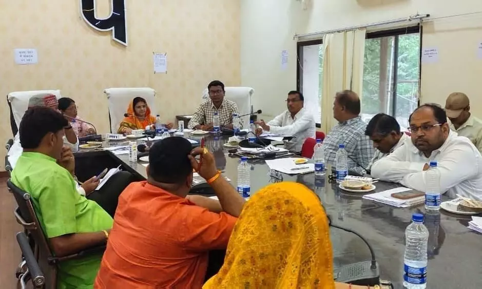 सामान्य सभा की बैठक में जिला पंचायत सदस्यों ने जताई आपत्ति सामान्य सभा की बैठक में जिला पंचायत सदस्यों ने जताई आपत्ति