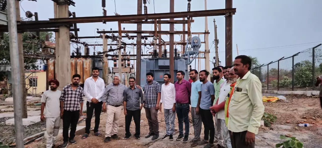 रैपुरा उपकेन्द्र में 3.15 एमव्हीए पावर ट्रांसफामर स्थापित, बिजली संकट से मिलेगी राहत रैपुरा उपकेन्द्र में 3.15 एमव्हीए पावर ट्रांसफामर स्थापित, बिजली संकट से मिलेगी राहत