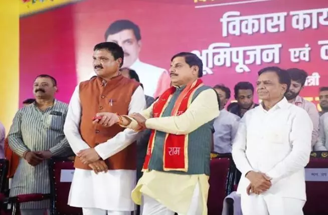 मां नर्मदा के आशीर्वाद से अब हाटपिपल्या क्षेत्र के नागरिकों की प्यास बुझेगी - मुख्यमंत्री डॉ. यादव मां नर्मदा के आशीर्वाद से अब हाटपिपल्या क्षेत्र के नागरिकों की प्यास बुझेगी - मुख्यमंत्री डॉ. यादव