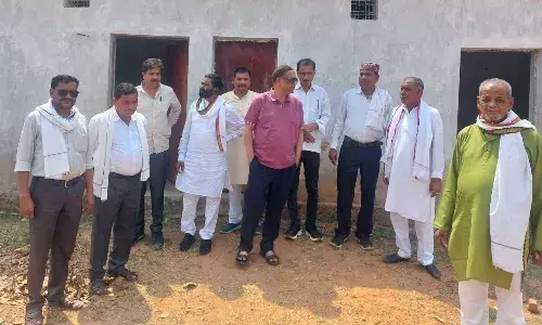 गिरूईखुर्द पहुंचे कांग्रेस जिलाध्यक्ष और पुष्पराजगढ़ विधायक