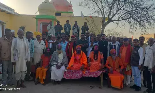 वृहस्पति कुण्ड आश्रम में गौशाला की भूमि की बोली लगाए जाने के विरोध में महंत ने सौंपा कलेक्टर को आवेदन वृहस्पति कुण्ड आश्रम में गौशाला की भूमि की बोली लगाए जाने के विरोध में महंत ने सौंपा कलेक्टर को आवेदन