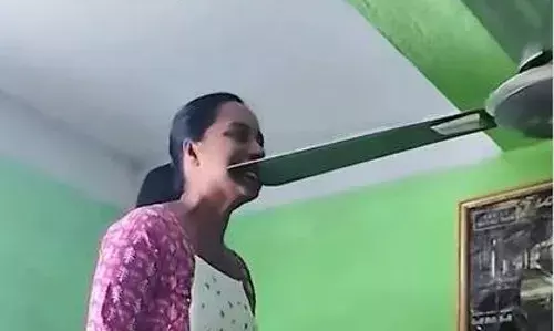 हाथ और डंडे से नहीं बल्कि मुंह से ही रोक दिया चलता हुआ पंखा, सोशल मीडिया पर वीडियो हो रहा वायरल