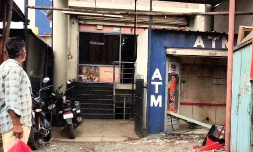 नांदेड़ में एटीएम मशीन ही उठा ले गए चोर, पुलिस को दी खुली चुनौती