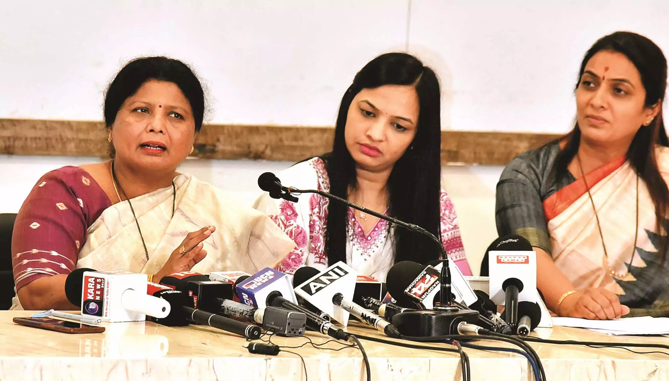 फुके परिवार की बहू को न्याय नहीं, तो बाकी की कौन सुनेगा फुके परिवार की बहू को न्याय नहीं, तो बाकी की कौन सुनेगा