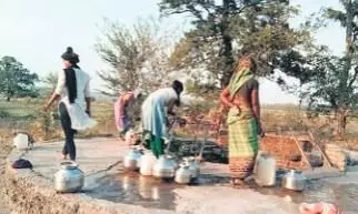 जलसंकट से जूझ रहे 5 सौ परिवार, कम पड़ रहे टैंकर जलसंकट से जूझ रहे 5 सौ परिवार, कम पड़ रहे टैंकर