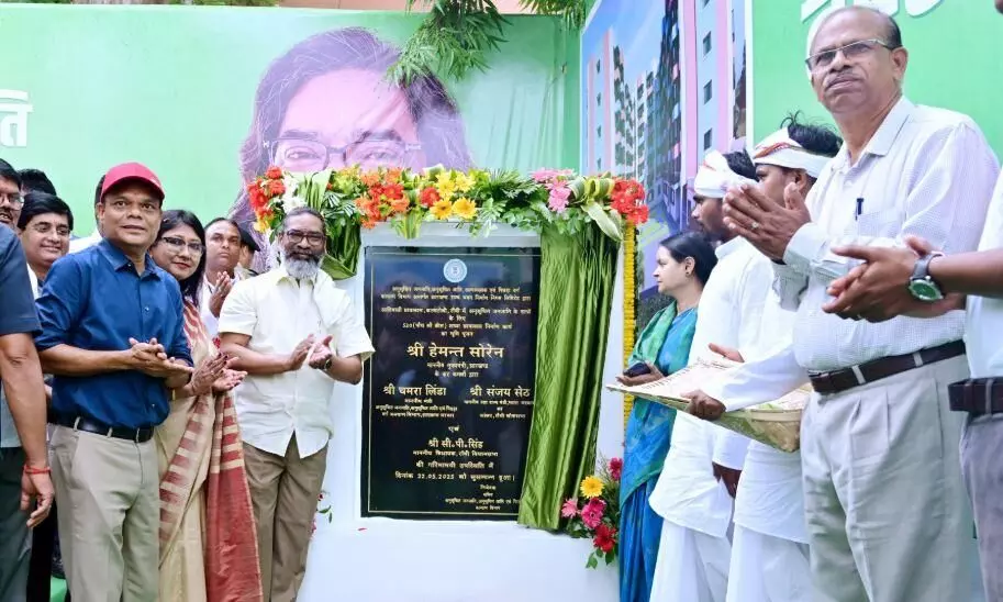 CM हेमंत सोरेन ने आदिवासी कॉलेज छात्रावास परिसर, करमटोली, रांची में अनुसूचित जनजाति बहुमंजिली छात्रावास निर्माण की रखी आधारशिला CM हेमंत सोरेन ने आदिवासी कॉलेज छात्रावास परिसर, करमटोली, रांची में अनुसूचित जनजाति बहुमंजिली छात्रावास निर्माण की रखी आधारशिला