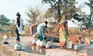 जलसंकट से जूझ रहे 5 सौ परिवार, कम पड़ रहे टैंकर जलसंकट से जूझ रहे 5 सौ परिवार, कम पड़ रहे टैंकर