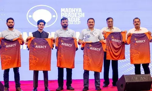 ग्वालियर में एमपीएल जर्सी अनावरण समारोह में आईसेक्ट का लोगो युक्त टी-शर्ट लांच, एमपीएल में चयनित होकर आरएनटीयू के खिलाड़ियों ने बिखेरी चमक