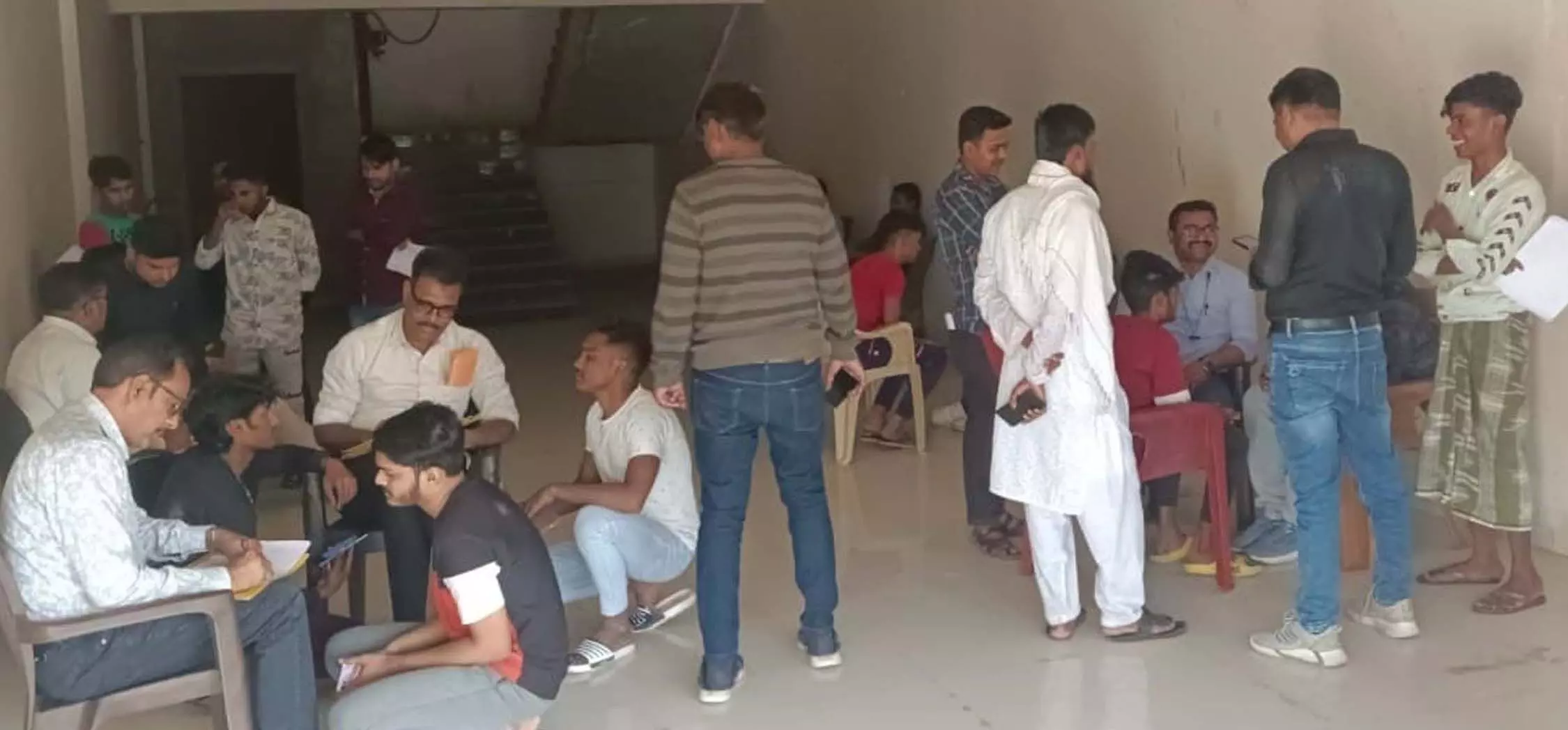 अमरावती में नायब तहसीलदारों ने 1654 लोगों को बांट दिए जन्म प्रमाणपत्र अमरावती में नायब तहसीलदारों ने 1654 लोगों को बांट दिए जन्म प्रमाणपत्र