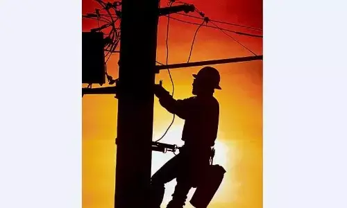 एक लाख से अधिक उपभोक्ताओं पर मात्र 69 ही कर्मचारी