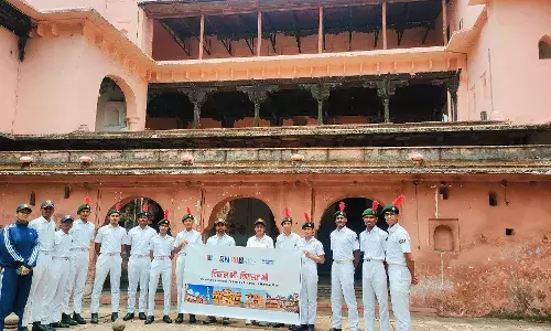 रबीन्द्रनाथ टैगोर विश्वविद्यालय आरएनटीयू एनसीसी कैडेट्स ने भोपाल में विकास भी - विरासत भी थीम पर हेरिटेज वॉक की