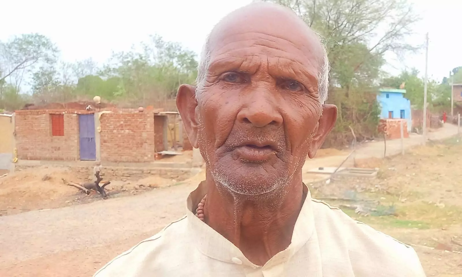 अधिकारियों की लापरवाही के चलते अस्सी वर्षीय वृद्धावस्था की पेंशन हुई बंद अधिकारियों की लापरवाही के चलते अस्सी वर्षीय वृद्धावस्था की पेंशन हुई बंद